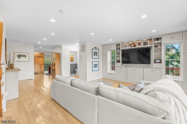 234 Point Breeze Dr, West Milford Twp., NJ 07421
