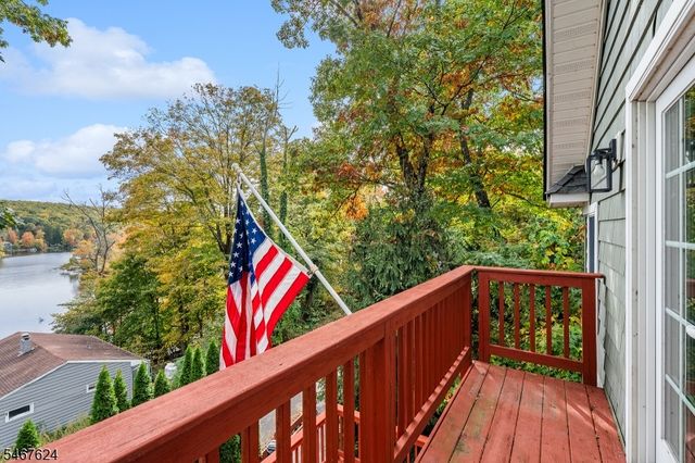 234 Point Breeze Dr, West Milford Twp., NJ 07421