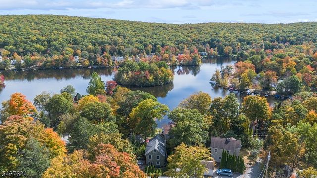 234 Point Breeze Dr, West Milford Twp., NJ 07421