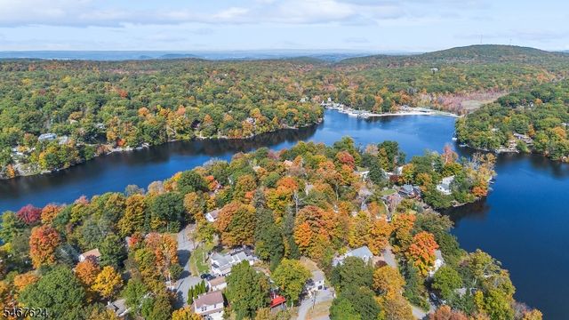 234 Point Breeze Dr, West Milford Twp., NJ 07421
