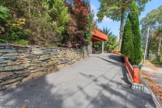 234 Point Breeze Dr, West Milford Twp., NJ 07421