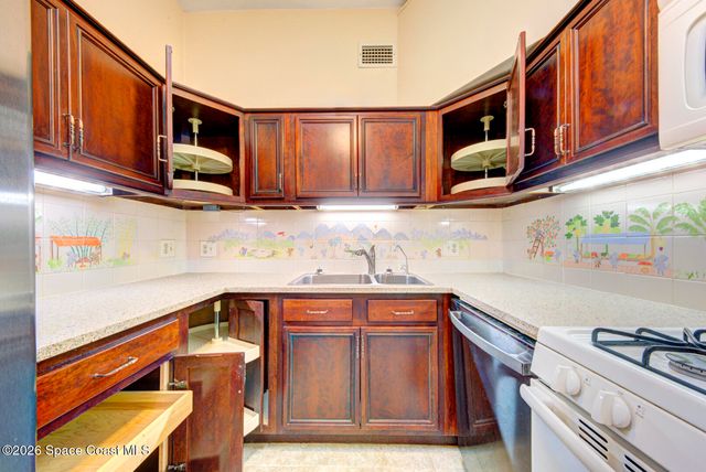 1016 S Park Avenue, Titusville, FL 32780