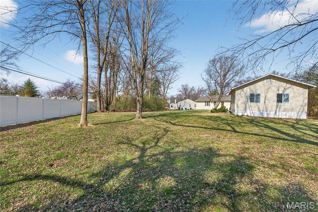 12 Ramblewood Lane, Creve Coeur, MO 63141