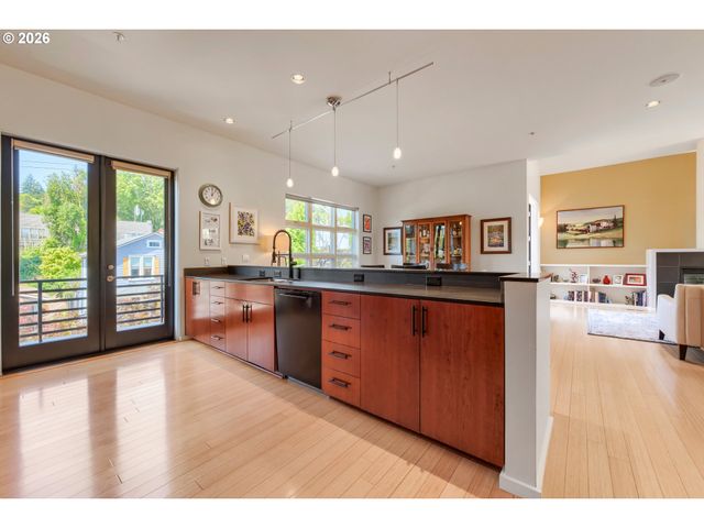4412 S Corbett Ave North, Portland, OR 97239