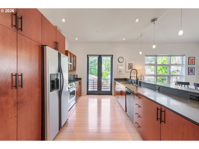 4412 S Corbett Ave North, Portland, OR 97239