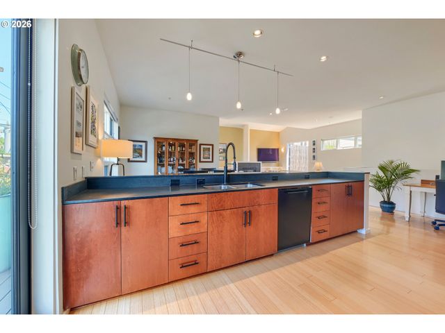 4412 S Corbett Ave North, Portland, OR 97239
