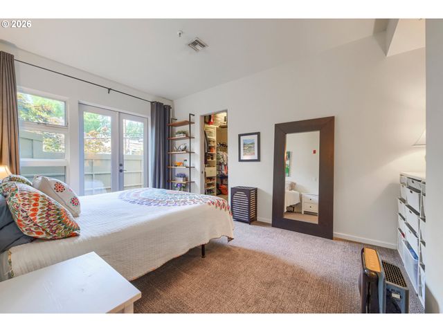 4412 S Corbett Ave North, Portland, OR 97239