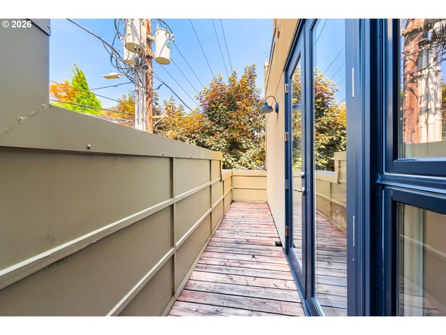4412 S Corbett Ave North, Portland, OR 97239