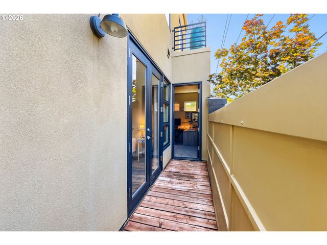 4412 S Corbett Ave North, Portland, OR 97239