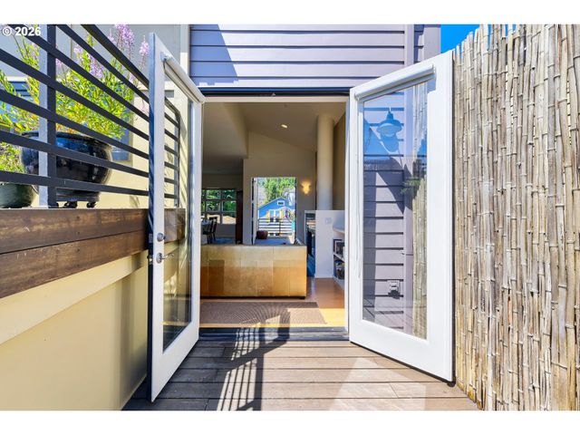 4412 S Corbett Ave North, Portland, OR 97239