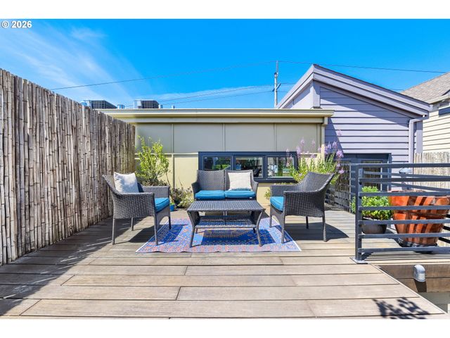 4412 S Corbett Ave North, Portland, OR 97239