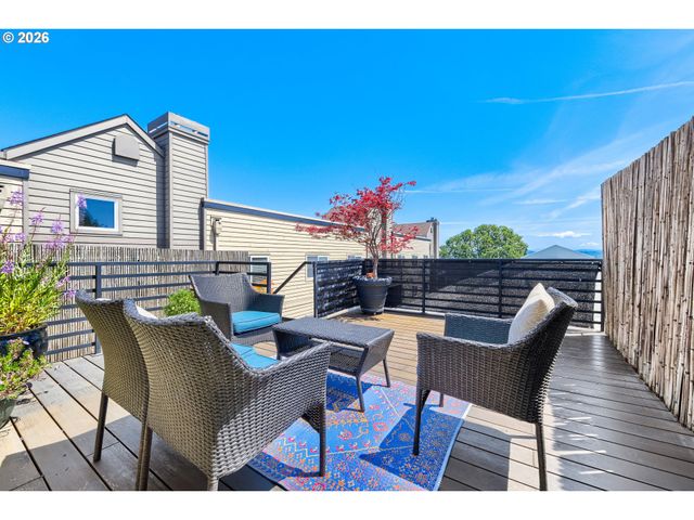 4412 S Corbett Ave North, Portland, OR 97239