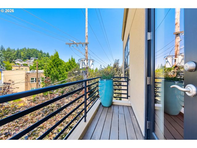 4412 S Corbett Ave North, Portland, OR 97239