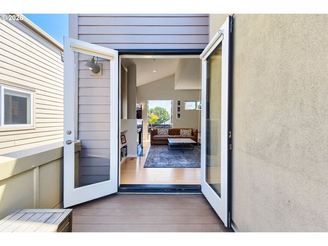 4412 S Corbett Ave North, Portland, OR 97239