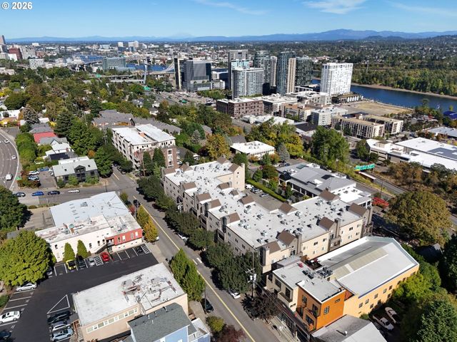 4412 S Corbett Ave North, Portland, OR 97239