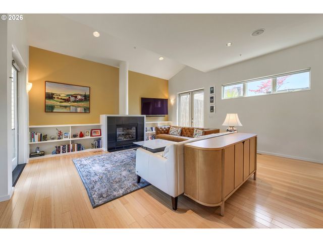 4412 S Corbett Ave North, Portland, OR 97239
