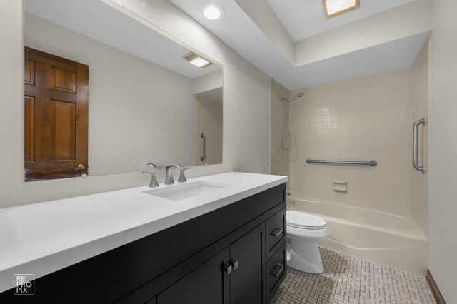 1749 E Bailey Road, Naperville, IL 60565