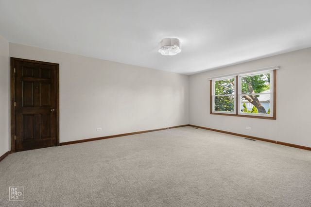 1749 E Bailey Road, Naperville, IL 60565