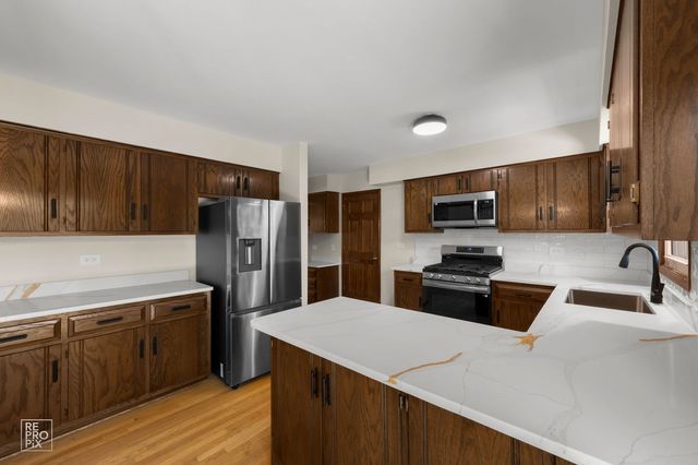 1749 E Bailey Road, Naperville, IL 60565