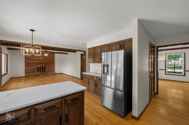 1749 E Bailey Road, Naperville, IL 60565