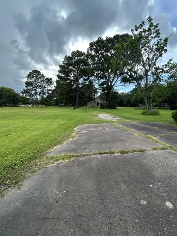 5107 Avenue R, Santa Fe, TX 77510