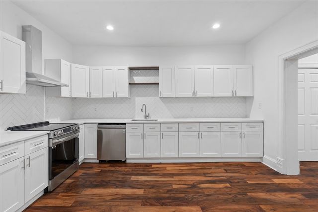 107 W Hutchinson Ave, Edgewood, PA 15218