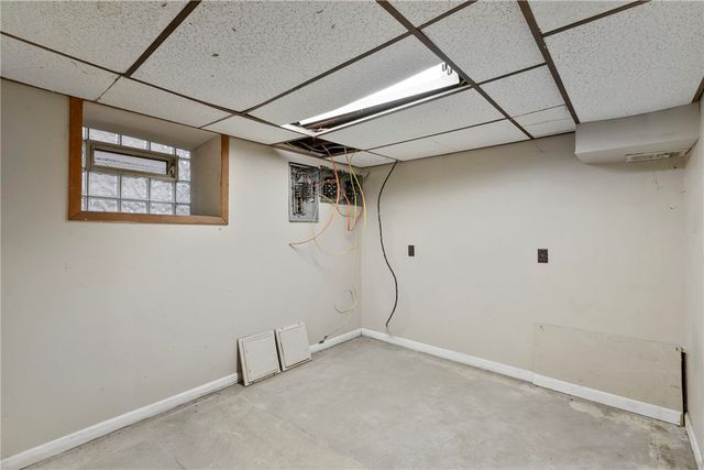 107 W Hutchinson Ave, Edgewood, PA 15218