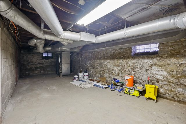 107 W Hutchinson Ave, Edgewood, PA 15218