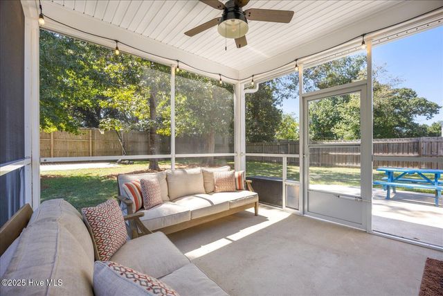 213 Downy Drive, Hampstead, NC 28443