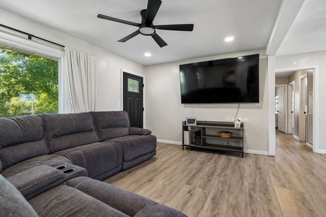 390 Rankin Rd, Castalian Springs, TN 37031