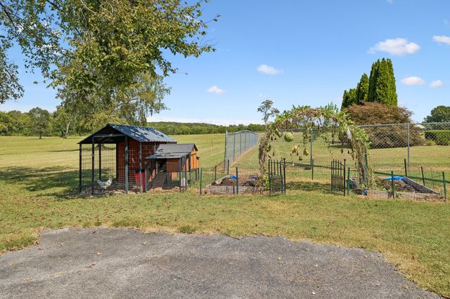 390 Rankin Rd, Castalian Springs, TN 37031