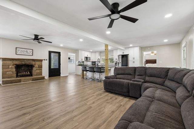 390 Rankin Rd, Castalian Springs, TN 37031
