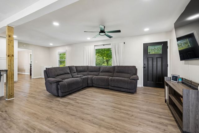 390 Rankin Rd, Castalian Springs, TN 37031
