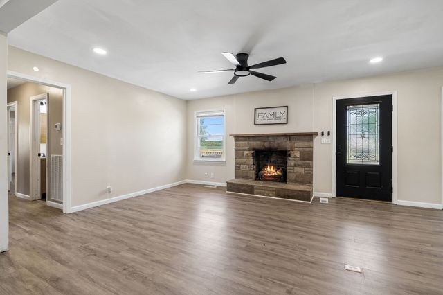 390 Rankin Rd, Castalian Springs, TN 37031