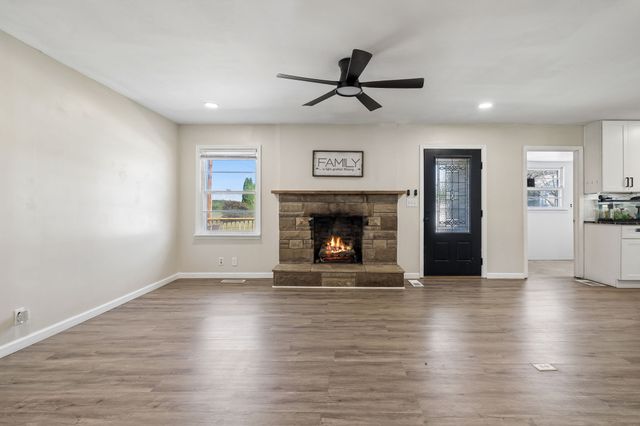 390 Rankin Rd, Castalian Springs, TN 37031