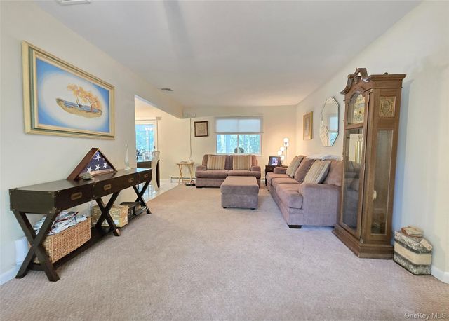 3 Ross Court, Manorville, NY 11949