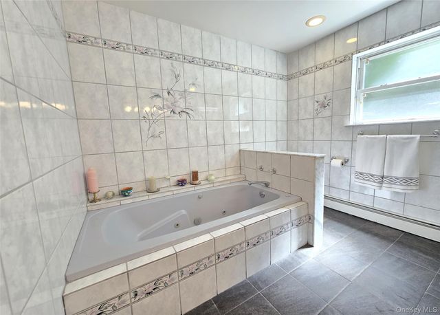 3 Ross Court, Manorville, NY 11949