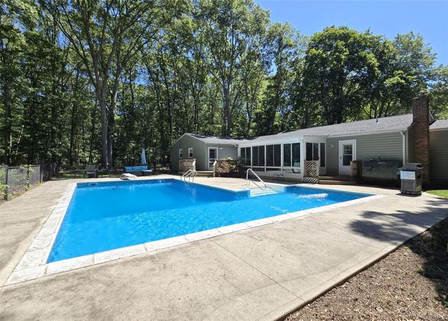 3 Ross Court, Manorville, NY 11949