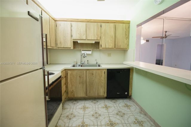 5621 SW 2nd Ct 101, Margate, FL 33068
