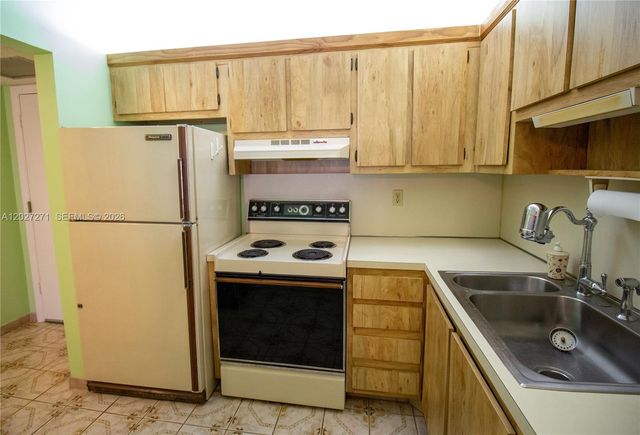 5621 SW 2nd Ct 101, Margate, FL 33068