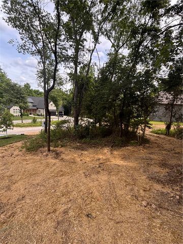 Hillborough Lane, Bella Vista, AR 72715
