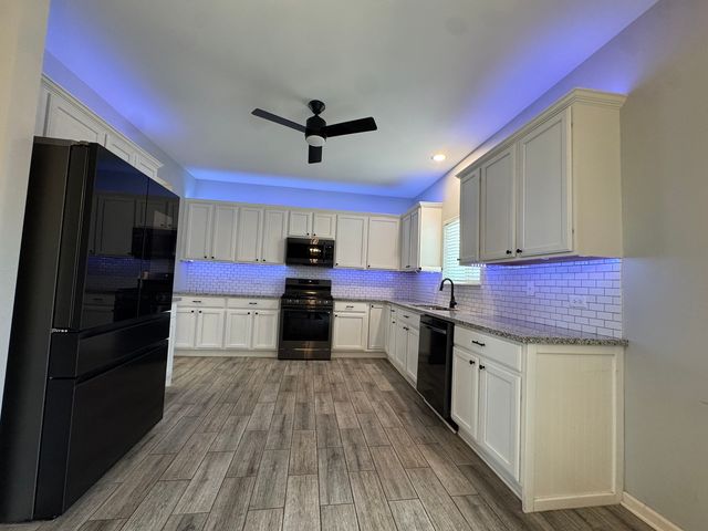 801 Parkside Lane, Yorkville, IL 60560