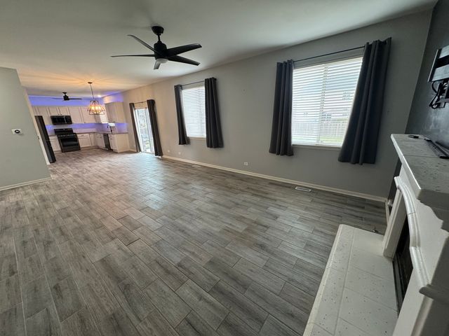 801 Parkside Lane, Yorkville, IL 60560