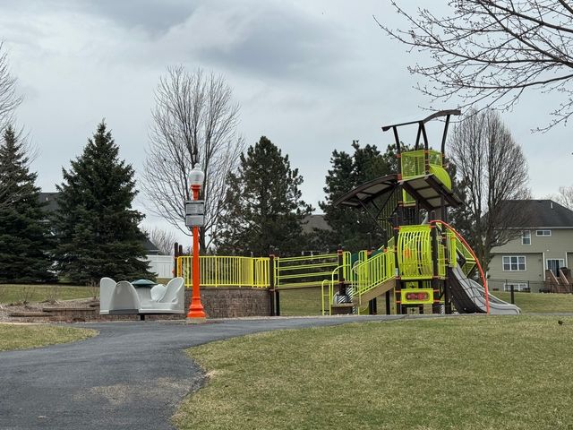 801 Parkside Lane, Yorkville, IL 60560