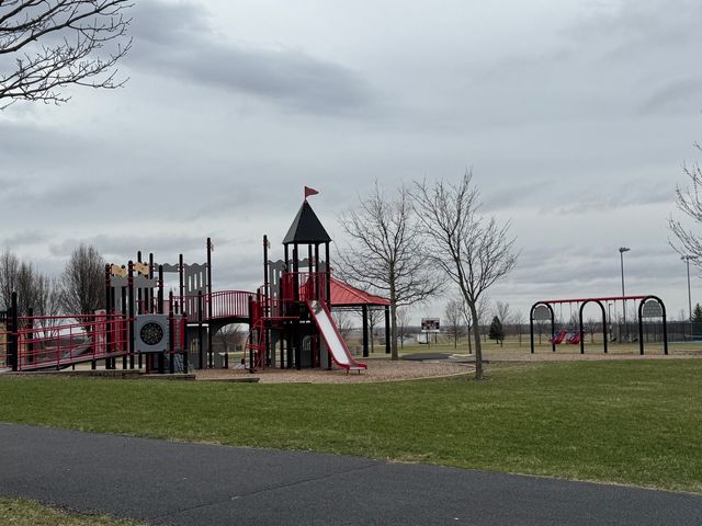 801 Parkside Lane, Yorkville, IL 60560