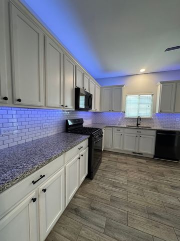 801 Parkside Lane, Yorkville, IL 60560