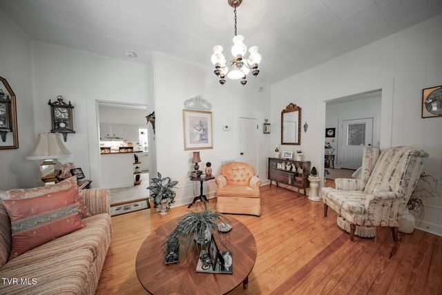 631 6th St, Newport, TN 37821