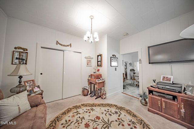 631 6th St, Newport, TN 37821