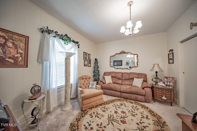 631 6th St, Newport, TN 37821