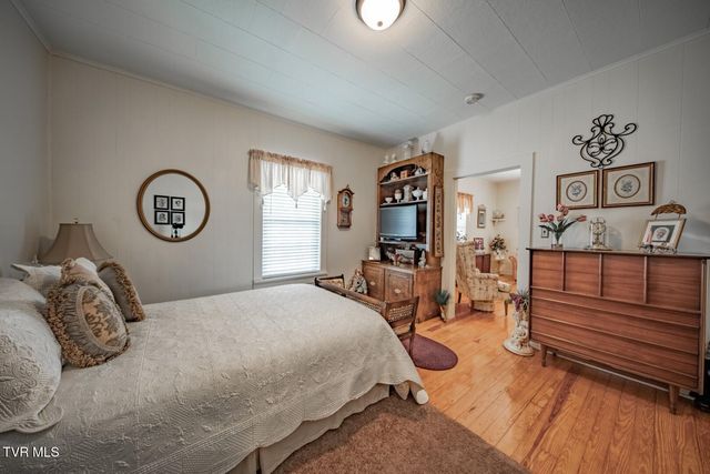 631 6th St, Newport, TN 37821